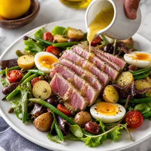 Salada Niçoise Francesa com Atum Selado: Receita Clássica