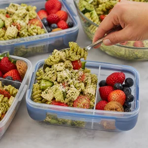 Glutenfreier Pesto-Hähnchen-Nudelsalat für die Schule