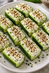 Barquettes de concombre Everything Bagel au fromage frais