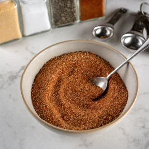 Azucar moreno y especias de barbacoa mezcladas para un adobo seco